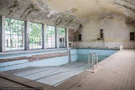 Eta Derevnya Byla Bazoj Ne Tolko Dlya Trenirovok Sportsmenov Olimpijskih Igr 1936 Goda No I Yavlyalas Uchebnym Lagerem Verma Abandoned Buildings Abandoned Places