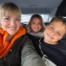 Hey using pictures to draw attention !! My daughter Is 6 and diagnosed  level 2! I have to admit her diagnoses came last year right before she had  turned six and it