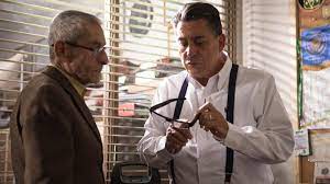 A partir del 19 de febrero de 2021 se encuentra disponible en la plataforma streaming netflix. Romulo Aitken Las Graves Denuncias Sobre El Coprotagonista De El Agente Topo Que Tinen El Exito Del Filme La Voz De Los Que Sobran