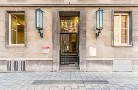 Leider haben wir keine ausreichenden kontaktmöglichkeiten zu dieser firma. El De Haus Wikipedia