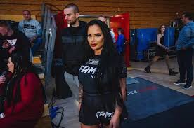 To nie jestem już ja. Esmeralda Godlewska Waga Wiek Wzrost Fame Mma Dziecko Kariera Instagram Eska Pl