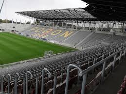 Na obiekcie zamontowano prawdziwą syrenę (tyfon) okrętowy. Stadion Pogoni Szczecin Gc Metal