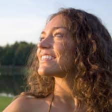 Laura Davison's Instagram, Twitter & Facebook