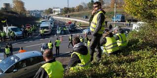 Partager sur:facebook twitter linked in. Gilets Jaunes Appels A Manifester Le 24 Novembre A Paris