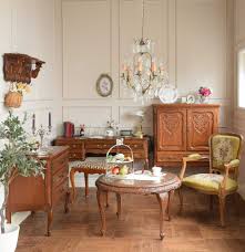 マダム気分の時間が流れるフランスのアンティーク家具と過ごす部屋