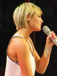 Knackig kurz und schicker scheitel. Kurze Haare Helene Fischer Frisuren Testen