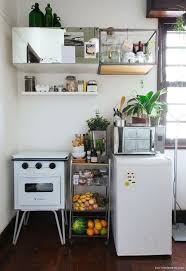 Para que usted tenga la información correcta de como realizar la decoración de salas pequeñas y sencillas, debe seguir leyendo detalladamente este artículo. Decoracion De Interiores Casas Modestas Decorar Cocinas Pequenas Decorar Casas Pequenas Cocinas Pequenas Sencillas