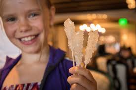 Broadmoor, Colorado USA — Top with kids