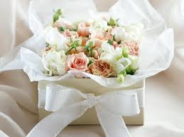 Beautiful white rose flowers arrangement and a card. White Rose Flowers Beautiful White Flowers Bouquet 1280x960 Wallpaper Teahub Io