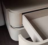 تفصيلة درج منحني – Curved Drawer Detail, لو بتدوري على تصميم ناعم ومودرن… التفصيلة دي هي الاختيار المثالي., • واجهة الدرج هنا بتتنفذ بمنحنى Radius Drawer Front, • بيتعمل بقالب مخصوص + Vacuum Press ...