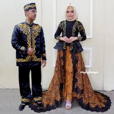 Tips makeup pengantin jawa di bawah ini bisa kamu terapkan. Sepasang Kebaya Pengantin Ekor Batik List Hitam Kebaya Resepsi Pernikahan Adat Jawa Moder Shopee Indonesia