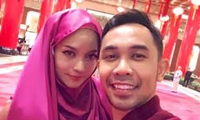 Beliau memilih model muslimah, adiela ridzuan, sebagai suri yang bakal menyinari hidupnya. Hafiz Hamidun Dakwa Isteri Acah Acah Suci