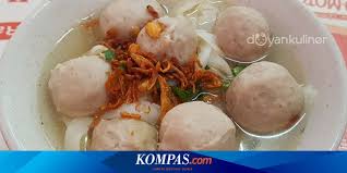 Selain untuk sesaji, di bali ketupat dijual keliling untuk makanan tambahan yang setaraf dengan bakso, terutama penjual makanan ini banyak dijumpai di pantai kuta dengan. Lagi Di Jakarta Utara Coba Makan Siang Di Bakso Sapi Gallant Sunter Halaman All Kompas Com