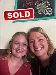 Amanda Elston's Instagram, Twitter & Facebook