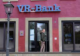 Join your guide in a comfortable mercedes minivan or tesla model x and visit stunning fjords, waterfalls, villages, and more. Gemeinsame Geldautomaten Der Vr Bank Nordeifel Und Kreissparkasse Euskirchen Eifelschau De