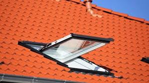 Destinato ad essere installato, per garantire una illuminazione naturale agli ambienti. Apertura Lucernario Tetto Condominiale
