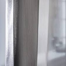 Das design der gardinen sollte auch optisch mit den besonderheiten des interieurs und den anderen dekoelementen abgestimmt sein, damit sie ein stilvolles ergebnis bekommen. Gardinen Fur Wohnzimmer Beratung Fertigung Montage