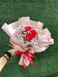 Fragrant hybrid tea roses that can be used for borders, solitary planting, containers or as a hedge. 3 Stalks Fragrance Rose Bouquet With Chanel Perfume