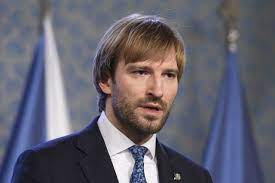 Že návrat hvězdného ministra bude vodou na mlýn internetových vtipálků, asi nezaskočí nikoho. Adam Vojtech Je Zpet Uz Asi Neni Slusnej Jako Byval Forum24
