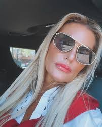 Sasha Ezquerra's Instagram, Twitter & Facebook