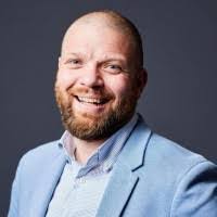 Sam Snelling's Instagram, Twitter & Facebook