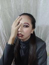 Happy Halloween! Lynze and I are supposed to be vampires. But, I feel like  I just look... really unhealthy 😂 Like a vampire with scurvy or something.  Have fun tonight... and don't