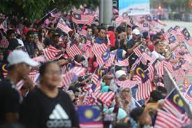 Majlis pelancaran bulan kebangsaan dan kibar jalur gemilang di padang kota lama mulai pada 3 sehingga 5 ogos 2018. Dataran Putrajaya Dibanjiri Orang Ramai
