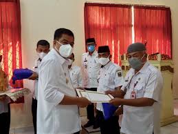 Program pensiunan merupakan program jaminan hari tua yang diberikan kepada para abdi negara, seperti pegawai negeri, pahlawan perintis kemerdekaan, para veteran dan juga dan juga anggota. Pemerintah Kabupaten Lampung Tengah