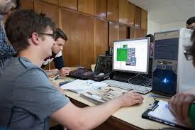 Facultatea de inginerie electrica este un membru marcant al consortiului facultatilor de electrotehnica din romania, fiind una dintre istoria facultatii de inginerie electrica incepe odata cu infiintarea in 1913, pe langa universitatea din bucuresti, a unei scoli de electricieni, transformata apoi. Facultatea De Inginerie ElectricÄƒ Universitatea Politehnica Din Bucuresti