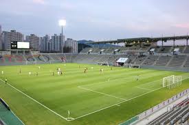 Signal iduna는 유럽에서 가장 큰 축구 경기장으로 80,000 인상적인 유리 외관과 지하 난방 뒤에 열광적 인 팬. ì°½ì›ì¶•êµ¬ì„¼í„° ìœ„í‚¤ë°±ê³¼ ìš°ë¦¬ ëª¨ë'ì˜ ë°±ê³¼ì‚¬ì „