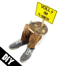 25 selbstgemachte geschenke zum 18 geburtstag geschenke zum 18. Voll Im Eimer Diy Fun Geschenk Zum 18 Wunschgetreu