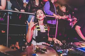 Silly females and female imposters who try to mix on the internet using virtual dj. Ne5mfnqb0unvom