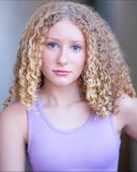 Shannon Munday's Instagram, Twitter & Facebook