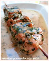 Brochettes De Saumon A La Coriandre Citron Vert Et Lait De Coco Brochettes De Saumon Recette Poisson Cuisine