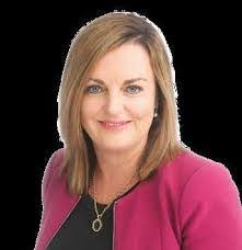 Dee Avery's Instagram, Twitter & Facebook