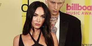 Megan fox appears visibly irritated and displeased with boyfriend machine gun kelly at the billboard music awards in los angeles despite the couple putting on a loved up pda display on the red carpet for the event. Nxd3kn3cmlok M