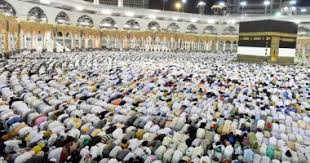 واتخذوا من مقام إبراهيم مصلى هنا يتسابق الحجاج المصريون للصلاة اليوم السابع