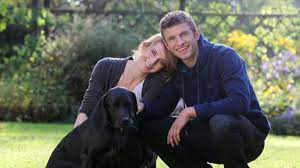 Thomas müller und seine frau lisa haben eine gemeinsame leidenschaft. Thomas Muller Baut Mit Ehefrau Lisa In Otterfing Otterfing