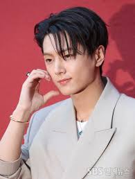 E-Photo] ENHYPEN's JAY, 'Even His Heart Pose Oozes Charisma'