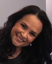 Começou na rádio renascença como estagiária onde esteve um ano (1991). A Jornalista Da Rtp Comete Gafe Hilariante E Video Torna Se Viral Na Internet Alberta Marques Fernandes Troca Nome Do Banco E Em Vez De Depositos Diz Porcos
