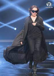His innate creativity and masterful techniques have catapulted him to the… Michael Cinco S Couture Glitters At Philippine Fashion Week