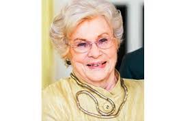 Evelyn Sanders's Instagram, Twitter & Facebook