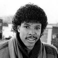 In this hairstyle, the curls are cut to suit and frame the face shape so they're not a curly mess. 30 Popular 80s Hairstyles For Men 2021 Guide