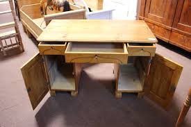 Mit dem ausdruck biedermeier ist in der politischen geschichte der begriff der restauration verknüpft. Antiker Schreibtisch Kiefer Biedermeierstil