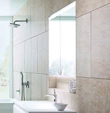 Ein In Die Wand Eingelassener Spiegelschrank Mit Optimaler Gesichtsausleuchtung Spiegelschrank Badezimmer Spiegelschrank Unterputz Spiegelschrank