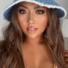 List of Top Fashion Influencers in Boston [2025]