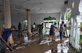 Setiap keluarga atau masyarakat yang hendak membangun rumah meminta bantuan atau minta tolong (motiayo) kepada tetangga, saudara, atau kerabatnya. Pasca Banjir Tni Dan Masyarakat Gotong Royong Bersihkan Masjid Berita Laduni Layanan Digital Untuk Negeri