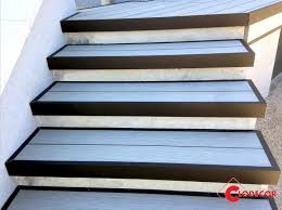 Realiser Un Escalier En Lames Composites Ocewood Terrasse Bois Composite Lame Composite Escalier