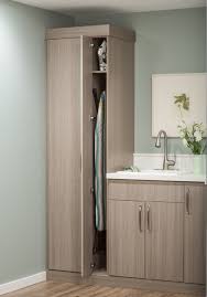 Idées pour bien ranger le chaos sous le lavabo de la cuisine. Ranger La Planche A Repasser Nos Astuces Diaporama Photo