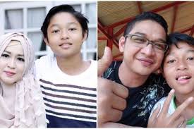 Iri Melihat Harmonisnya Keluarga Lain Kiesha Alvaro Ngotot Satukan Pasha Ungu Dan Okie Agustina Di Acara Wisudanya Semua Halaman Grid Star